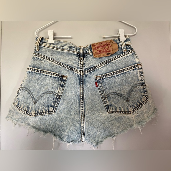 Levi’s Distressed Denim Shorts - Picture 2 of 2